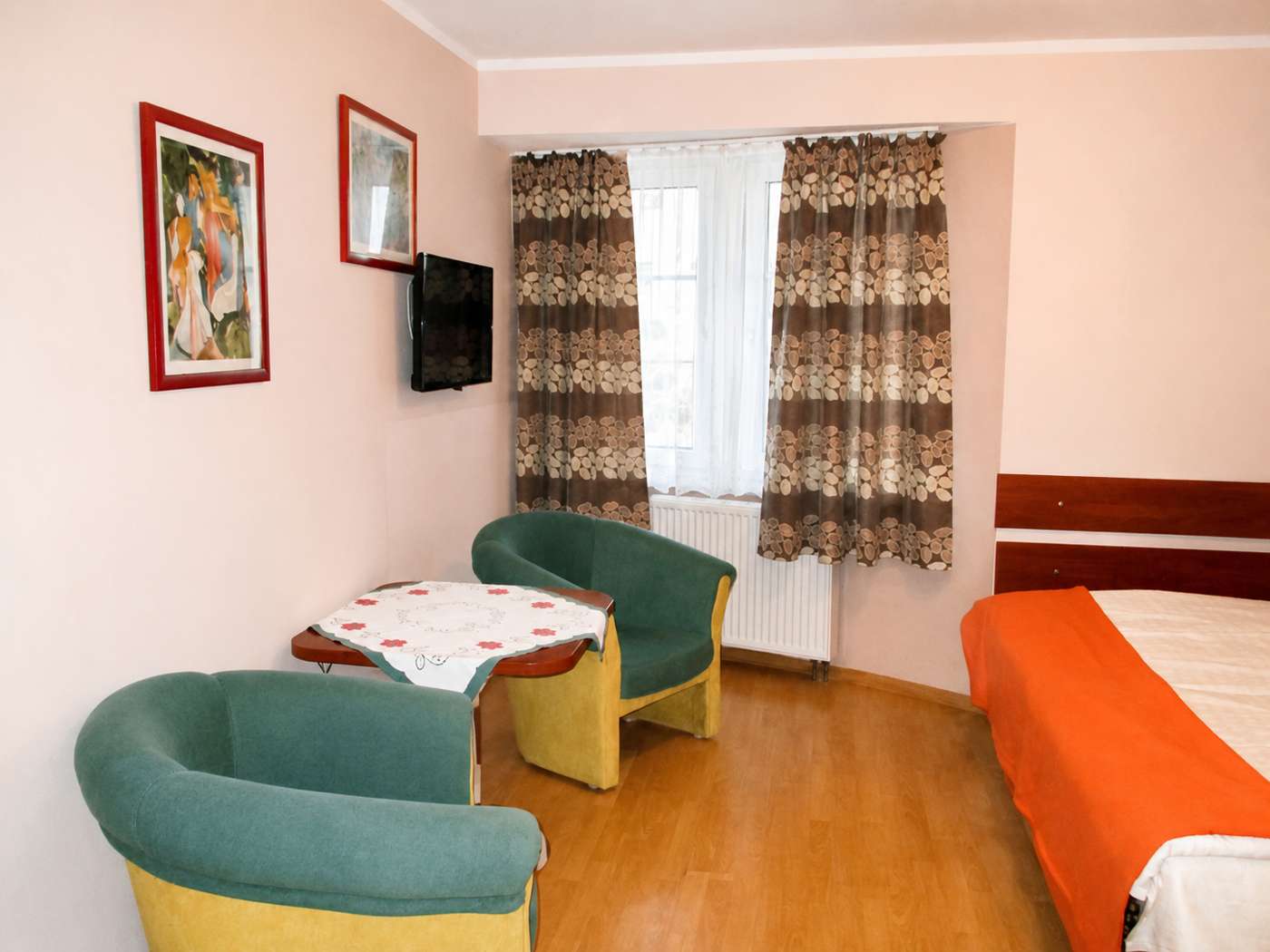 Pokój trzyosobowy w Hotelu Pod Platanami